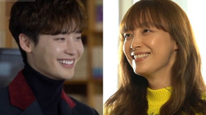 [SBS Star] Lee Jong Suk Blushes During Filming Because of Lee Nayoung's Beauty