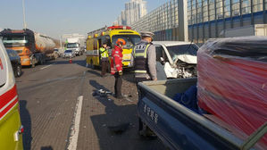 외곽순환도로 남청라 분기점 근처서 차량 4대 추돌