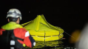 아프리카 난민선 지중해 침몰&hellip;117명 실종&middot;3명 구조