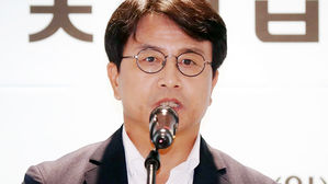 인천 서구청장, 장례식 다음날 노래방서 여직원 성추행 의혹