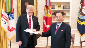 '金 친서'에 트럼프 만족&hellip;2차 핵담판 무대 베트남 유력