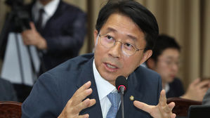 민주당 새 정책위의장에 조정식 의원 선임