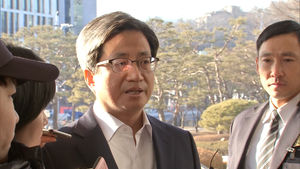 [풀영상] 출근길에 '양승태 구속' 고개숙여 사과한 김명수 대법원장