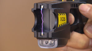 본드 흡입 후 훔친 차량 몰고 8㎞ 무법 질주&hellip;테이저건 제압