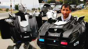 영화 트랜스포머의 '바리케이드', 콜롬비아에서 매일 열일 중(?)