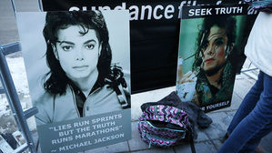 마이클 잭슨 '아동 성추행 혐의' 다룬 다큐영화, 논란 속 개봉