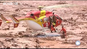 "살려주세요!" 브라질 광산 댐 붕괴에 토사에 묻힌 마을