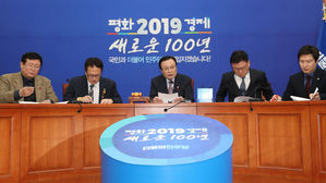 민주당 "한국당, 국민 우롱 말고 본업 충실하라"…2월 국회 촉구