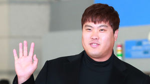 "올해는 부상 없이, 20승까지"&hellip;류현진, 미국 출국