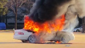 [제보] 국회 앞 차량 분신&hellip;전단지엔 "적폐국회 바로 세워야"