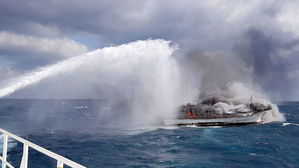 통영 해상 어선 화재&hellip;승선원 7명 전원 구조