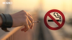 걸으면서 담배 피우면 과태료 10만 원?! '길빵' 금지 법안 발의됐다