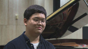 시야 장애 극복한 피아노 영재 소년, 세계로 날아오르다