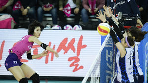 이재영 5세트 대폭발&hellip;흥국생명, 기업은행 잡고 선두 질주