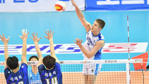 타이스&middot;어나이, 트라이아웃 참가&hellip;아가메즈&middot;가빈도 신청