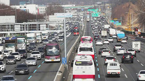 오늘 교통 정체 극심 예상&hellip;귀경&middot;나들이 차량 몰려