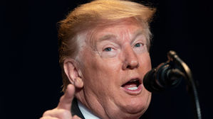 트럼프 vs '민주 잠룡' 오루어크, 300ｍ 거리서 '연설 맞짱'