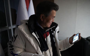 문 대통령 "작은 눈덩이가 평화의 눈사람 돼&hellip;평창이 준 기적"