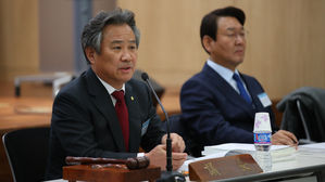 이기흥 체육회장 사퇴론 일축&hellip;KOC 분리 "논리에 안 맞아"