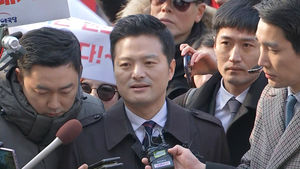 [풀영상] 김태우 검찰 출석 "청와대 범법행위 고발할 수 밖에 없었다"