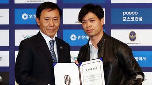 K리그 입성 콩푸엉 "아빠 같은 박항서 감독께 韓축구 배웠죠"