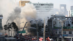 서울 을지로4가 철물점에서 화재&hellip;인근 연기로 도로 통제