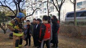 시뻘건 불길 잡은 용감한 하동초교생들&hellip;"평소 안전교육 덕분"