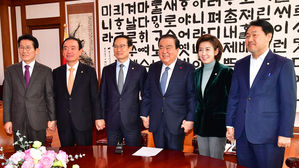 문 의장-여야 5당 원내대표, 오전 국회 정상화 논의 계획