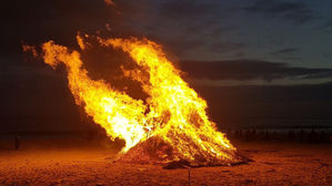 부산 정월대보름 달집 태우기 점화 순간 폭발&hellip;3명 부상