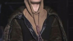 인종차별 이어 무개념 디자인까지&hellip;버버리 '올가미 후드티' 논란