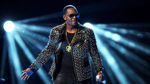 R&B 스타 싱어 알켈리, 성범죄 혐의로 기소돼