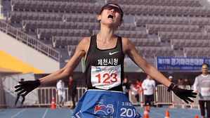 최경선, 여자 하프마라톤 한국 신기록&hellip;'1시간 10분 58초'