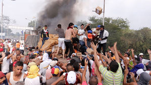 베네수엘라 국경서 '구호품 반입' 충돌&hellip;"4명 사망&middot;300여 명 부상"