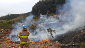 경남 산청서 산불&hellip;자체 진화하던 2명 부상