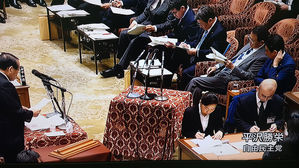 日 국회서 "일왕이 방한 부탁" 문희상 발언 논란