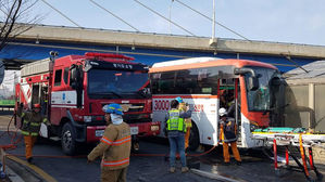 경기 김포서 광역버스, 지하차도 입구 들이받아&hellip;21명 다쳐