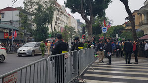 美, 프레스센터 급거 변경&hellip;'金과 동거' 무산