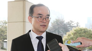 문무일 '총장실 점거'에 "'환경부 블랙리스트' 올바로 수사"