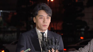 [영상] 성접대&middot;마약 의혹 승리 경찰 출석, "심려 끼쳐 죄송"