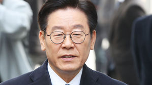 이재명 법원 출석…"형님 정신질환 두고 벌어진 다툼 안타깝다"