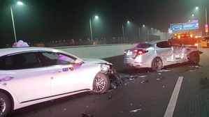 인천 공항입구 분기점서 3중 추돌&hellip;6명 부상