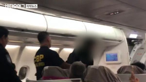 '美 기내 만취 난동' 한국인, FBI에 체포&hellip;비행기는 회항