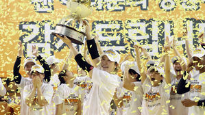 여자농구 KB, 13년 만에 정규리그 제패&hellip;'우리은행 왕조' 종식