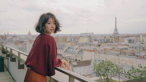 [SBS Star] Park Shin Hye Shows Paris the Definition of Elegance with Her New Hair!