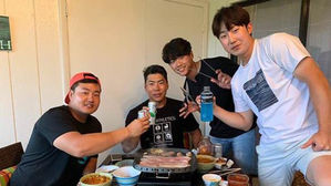 강정호, 한국 후배들과 삼겹살 파티&hellip;음료수로 건배