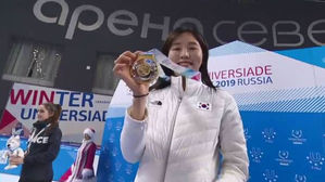 부상 딛고 환한 미소로&hellip;쇼트트랙 김아랑, 한국 '첫 金'