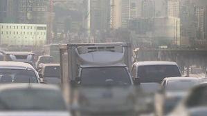 [날씨] 한낮에도 미세먼지 '나쁨'&hellip;먼지 섞인 비 주의