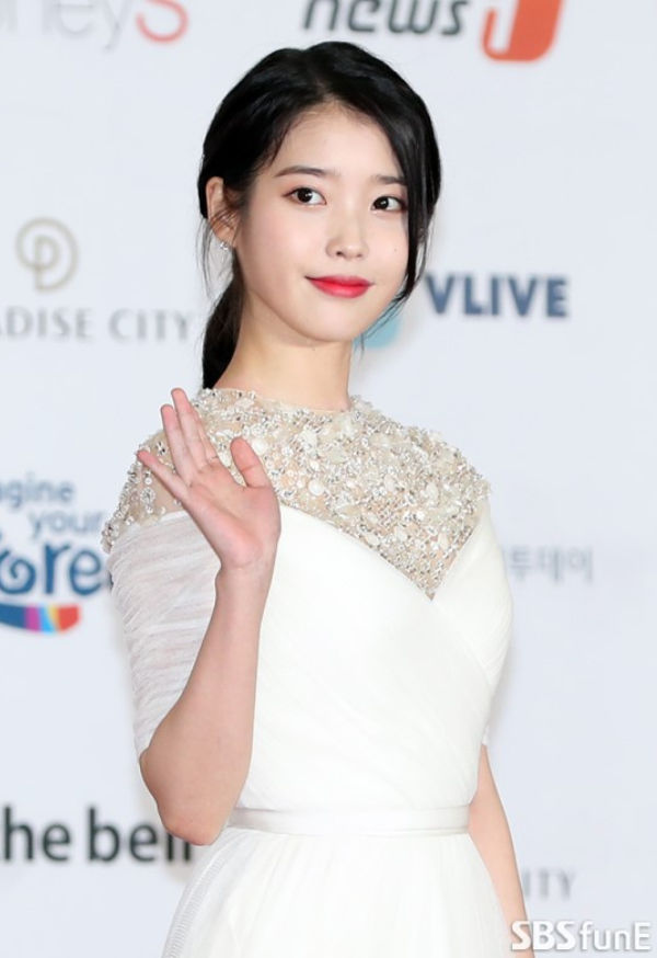 IU