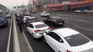 경인고속도로 부평나들목 부근 차량 7대 추돌