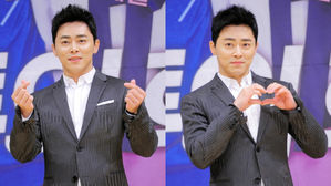[SBS Star] Cho Jung Seok Signs His Contract with a Newly-established Agency